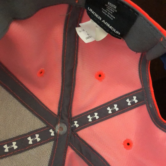 Under Armour LIKE NEW Kids Hat - Picture 4 of 4